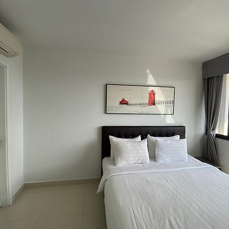 Hotel The Bridge Club Phnom Penh Exterior foto