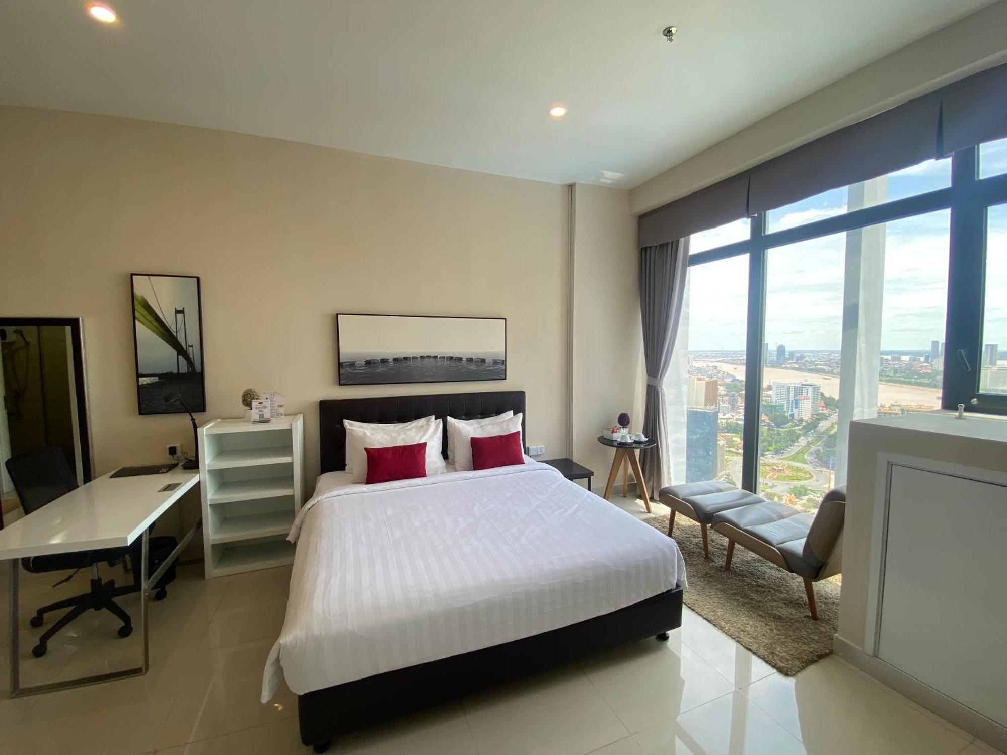 Hotel The Bridge Club Phnom Penh Exterior foto